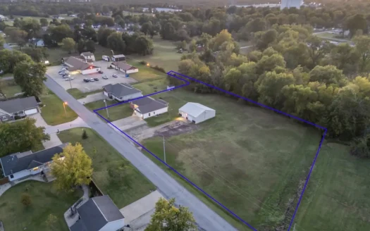 Home with Land For Sale Lamar, MO