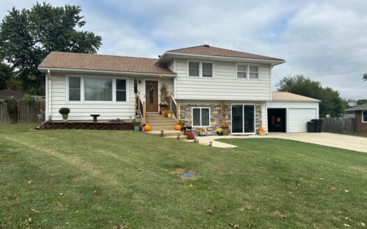 Fall in Love With This Spacious & Charming Home!