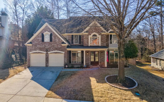 Spacious 5-Bedroom Retreat. Luxury, Comfort, and Convenience.