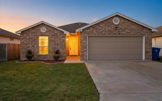 Modern 3 Bed, 2 Bath Brick Home in Town in Odem – Built in 2018!