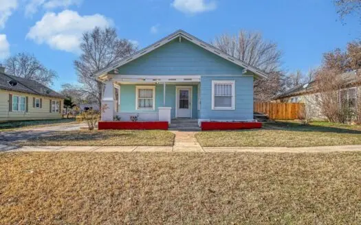 Home For Sale In Clinton, Oklahoma