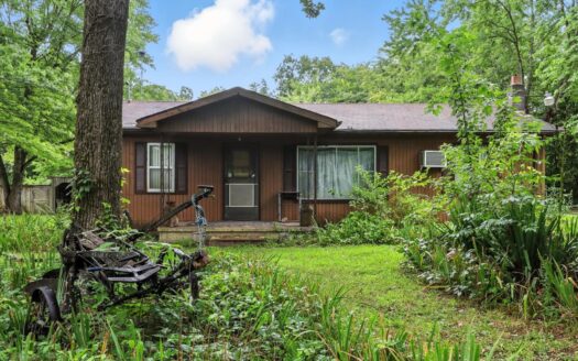 Peaceful Country Home on 2.26 Acres Near Alton, MO