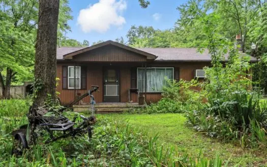 Peaceful Country Home on 2.26 Acres Near Alton, MO