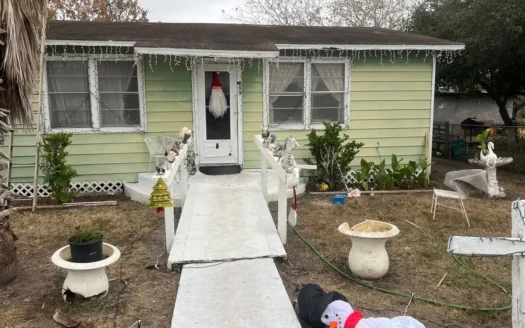 Small Home in Mathis, TX