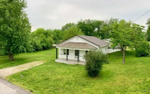 Home for sale in Ava Mo. 2 BED – 2 BATH – OFFICE