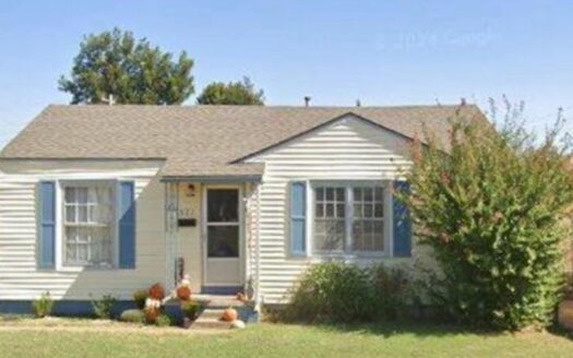 2BR 1BA Home in Clinton