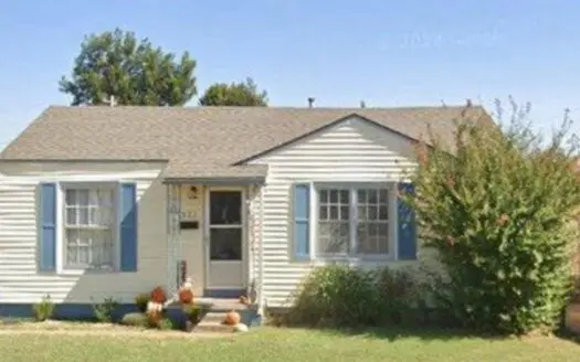 2BR 1BA Home in Clinton