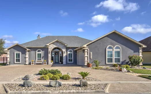 Luxury 4BR Waterfront Home in The Lakes Northwest – Calallen ISD