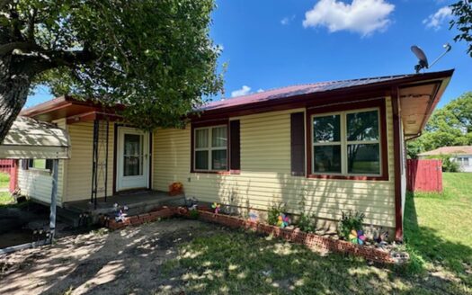 Remodeled 3 Bedroom Home with Shop in Stratford, OK
