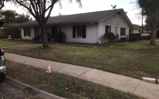 Spacious 4-Bedroom Layout: Enjoy ample living space.