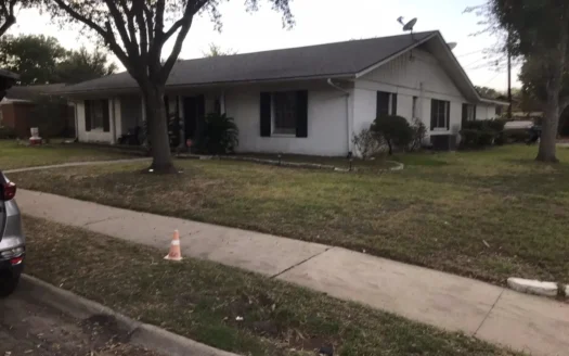 Spacious 4-Bedroom Layout: Enjoy ample living space.