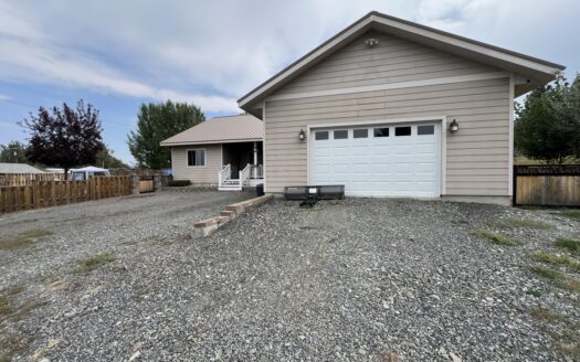 Eastern Oregon Three Bedroom Home in Seneca