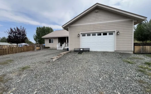 Eastern Oregon Three Bedroom Home in Seneca