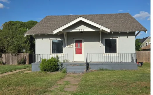 Home in a Great Location- Cherokee Ok