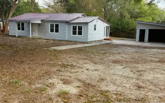 Remodeled Home for Sale in Cheraw, SC with Garage & Sunroom