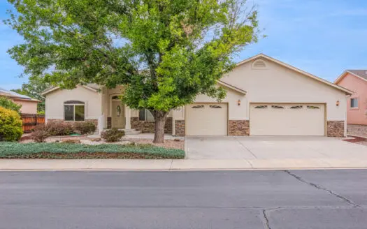 Grand Junction Redlands Home: 3 Bed Single Level 3-Car Garage