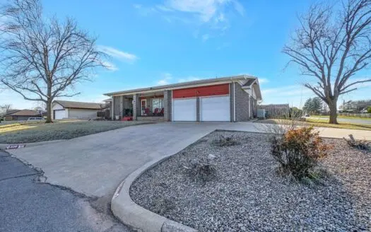 2 Bedroom Clinton, Ok Home For Sale!