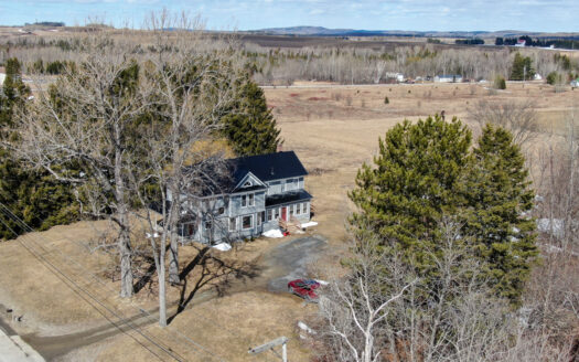 Beautiful Victorian Farmhouse in Presque Isle Maine!