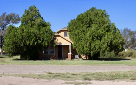 Route 66 Investment Special – 4 Lots, 3-Bed Home, 2 Shops!