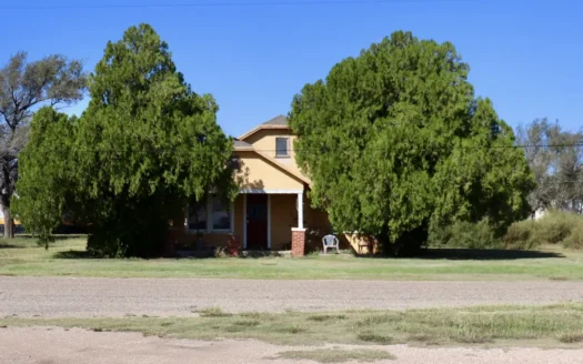 Route 66 Investment Special – 4 Lots, 3-Bed Home, 2 Shops!