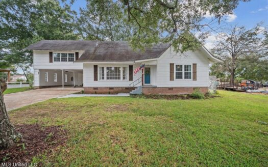 Updated 3 Bedroom Home for Sale in Summit, MS