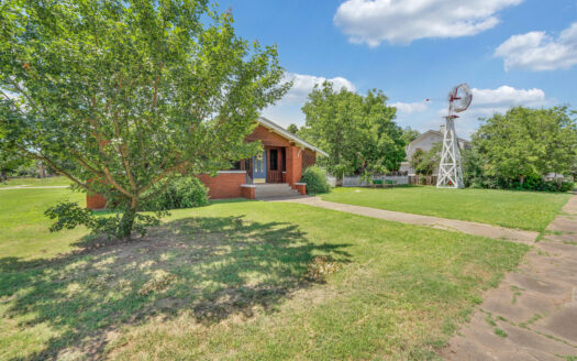 Home For Sale In Cordell, Oklahoma