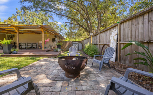 Charming High Springs Cottage with Backyard Oasis!