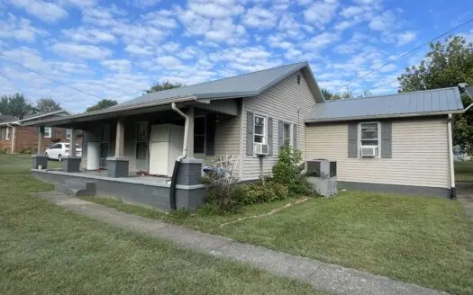 3 bedroom one bath home for sale in Brownsville Ky.