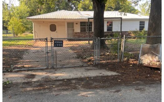 3 Bed 1 Bath Home with Fenced Yard For Sale in Swifton, AR