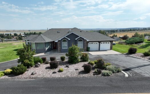 Eastern Oregon Three Bedroom Home on the Hill in Hines