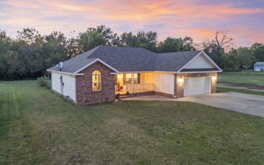 Home with Land For Sale Lamar, MO