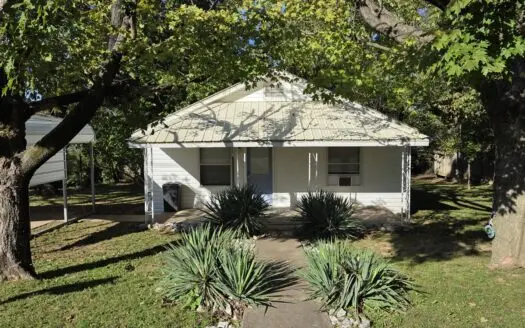 Charming little Starter home or Rental in the heart of Berryville