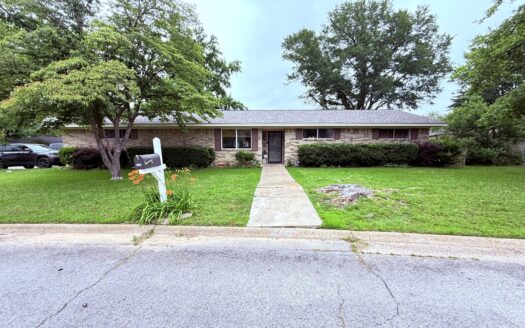 Winnsboro – Wood County Texas – Beautifully Updated Brick in Town