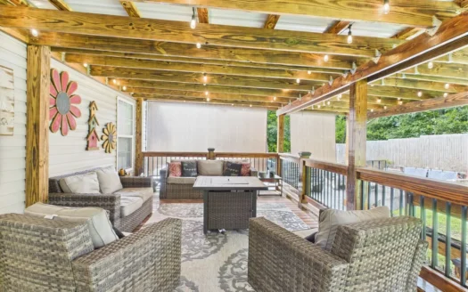 Beautifully maintained farmhouse-style home in Hudson, NC!