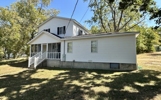Spacious Home in Town For Sale in Salem, MO!