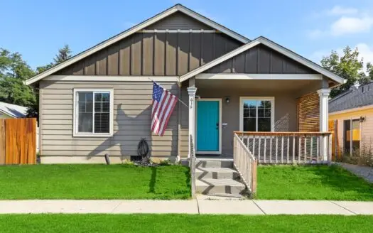 Home in Town For Sale in Battle Ground, WA!