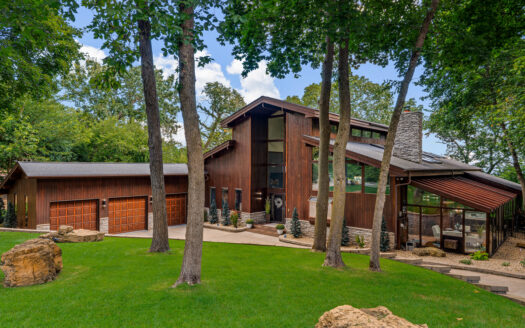 Executive 4-Bed, 4-Bath Luxury Home in La Crescent MN