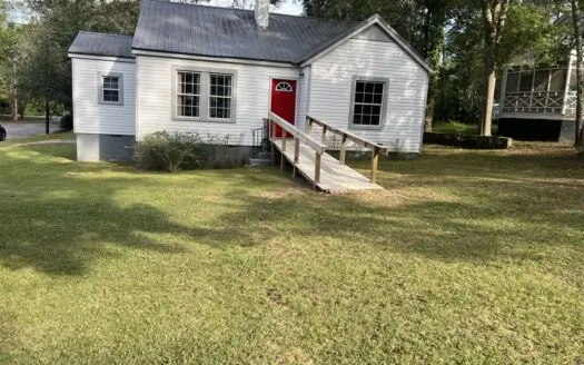 Charming Cottage Across from Ramsey Park – 601 Ashland Dr, Dothan