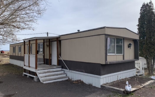 Eastern Oregon Three Bedroom Home in Hines RV Park