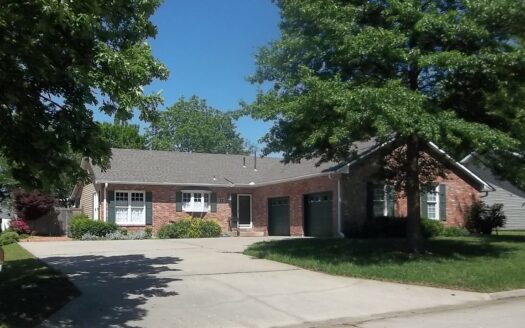 Beautiful Home in Fantastic Neighborhood for Sale In Chanute, KS