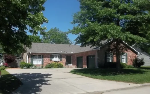 Beautiful Home in Fantastic Neighborhood for Sale In Chanute, KS