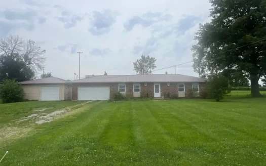 Charming 3-Bedroom Home in a Peaceful Country-Like Setting!