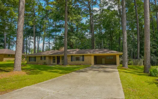 125 Beechwood Street – 3 bed, 2 bath on 4.2 acres in Jasper, TX