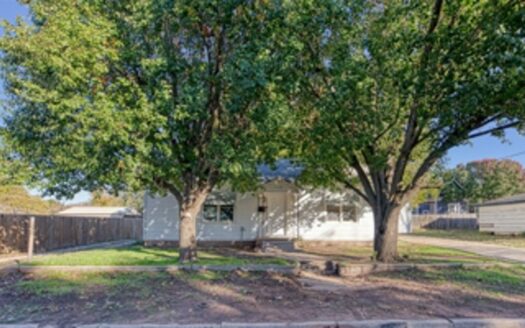 Home For Sale In Mangum, Oklahoma