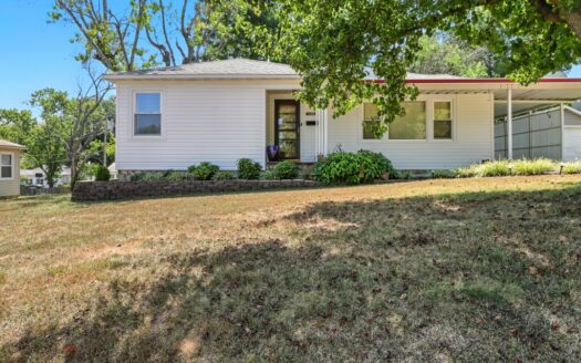 Charming Ranch-Style Home in Town – Move-In Ready!