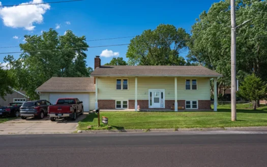 Beautiful 4-Bed, 2-Bath Home with Large Kitchen in Sedalia, MO