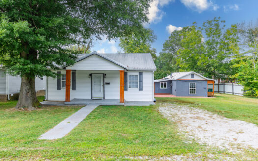 Country Home for Auction in Lewis County, Tennessee