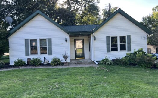 Home For Sale in the Heart of Iola, WI