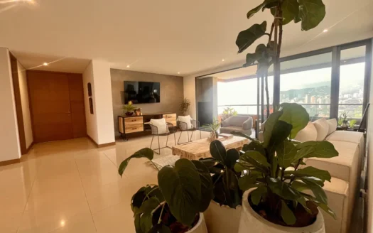 Exclusive Remodeled Apartment with Panoramic View