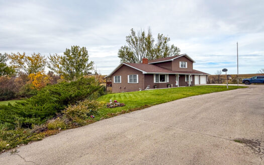 Spacious 3-Bedroom Home for Sale in Plentywood, MT – 1.48 Acres